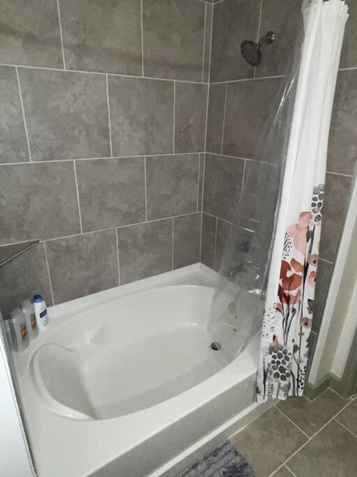 شقة هيوستن  في Downtown Living 1Br W/ Free Parking Garage المظهر الخارجي الصورة