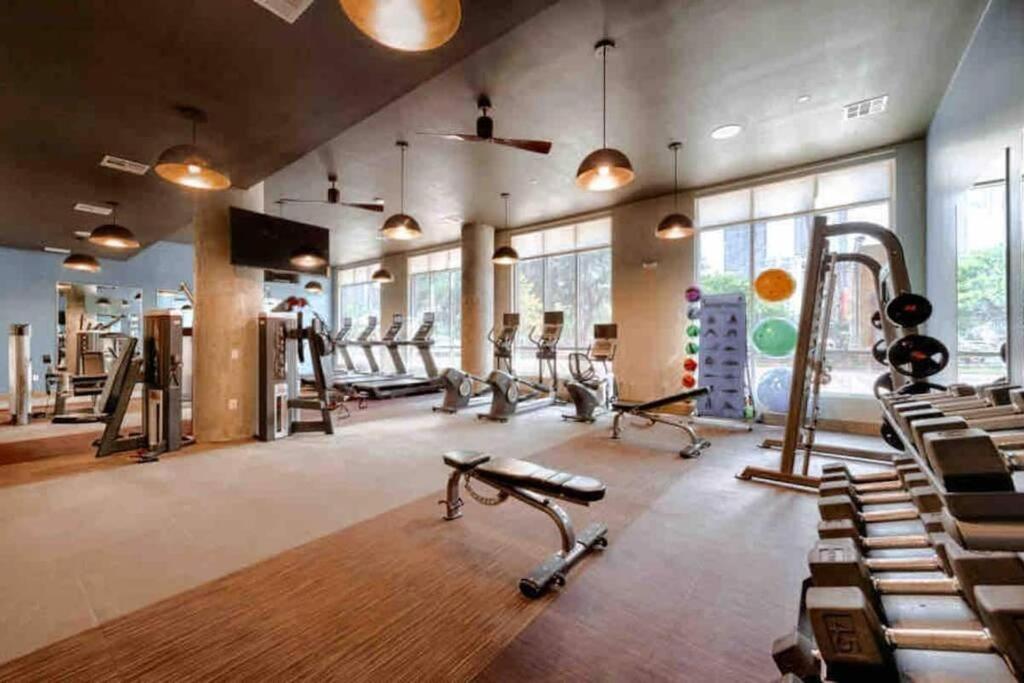 شقة هيوستن  في Downtown Living 1Br W/ Free Parking Garage المظهر الخارجي الصورة