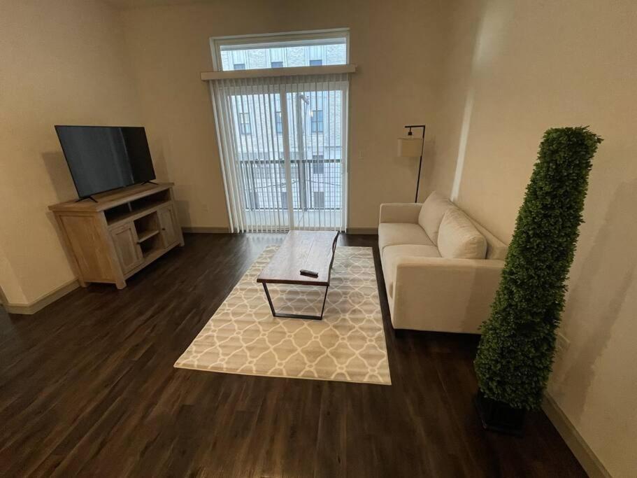 شقة هيوستن  في Downtown Living 1Br W/ Free Parking Garage المظهر الخارجي الصورة
