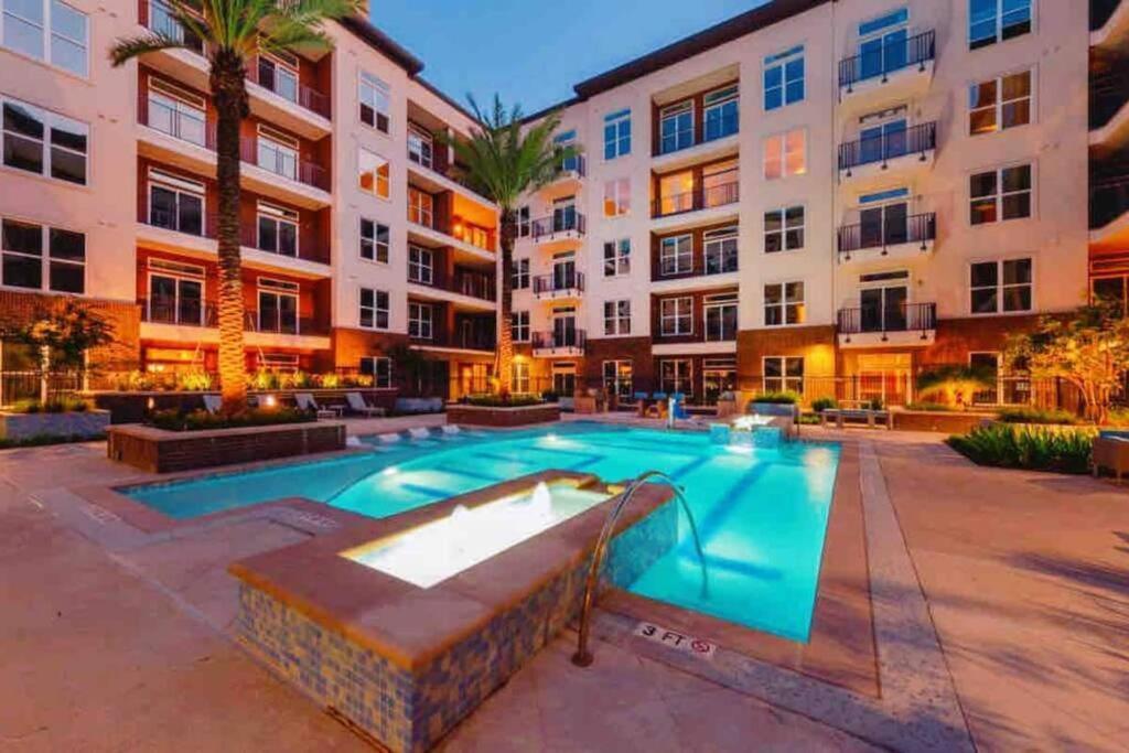 شقة هيوستن  في Downtown Living 1Br W/ Free Parking Garage المظهر الخارجي الصورة