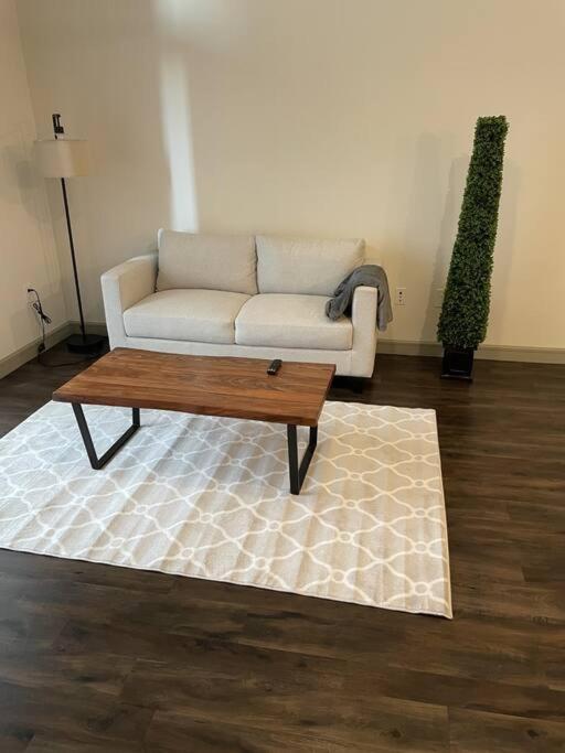شقة هيوستن  في Downtown Living 1Br W/ Free Parking Garage المظهر الخارجي الصورة